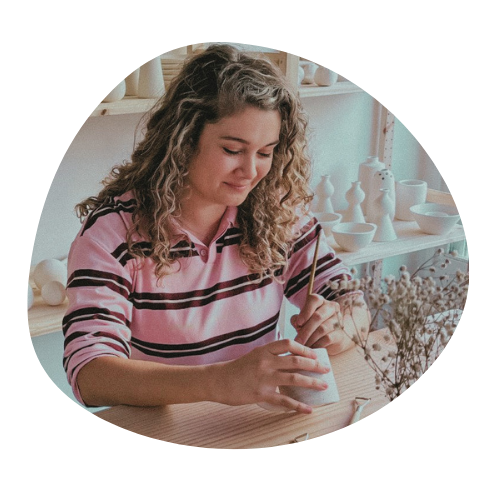 Céline céramiste à l'atelier mä à Nice